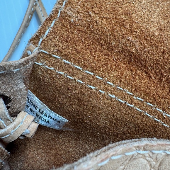 Vintage Mini Tan Leather shoulder with buckle closure - Picture 4 of 7